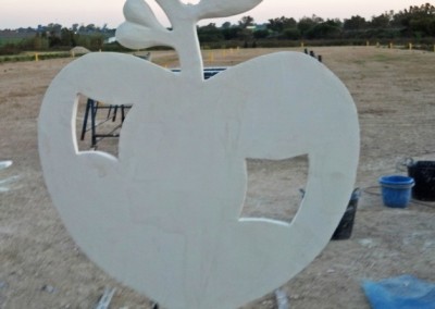 Escultura Móvil Manzana Corazón-Jesusmasantra